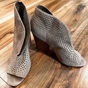 Vince Camuto Kainan Booties Size 8M/38.5